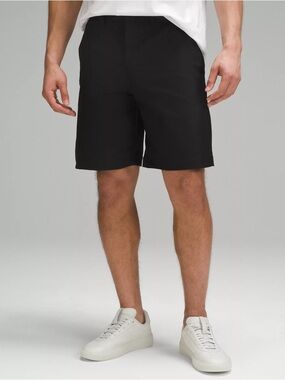 NWT Lululemon Relaxed-Fit Smooth Twill Short 9" Black. Size 32